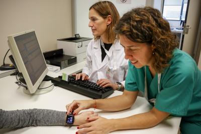 La Fe monitora amb rellotges intel·ligents pacients que tenen programada una cirurgia major